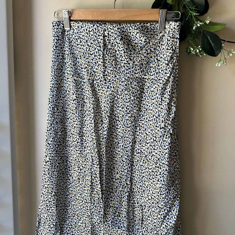H&M Skirt - Picture 3 of 12